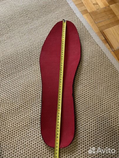 Огромный кроссовок