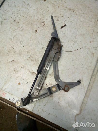 Петля капота передняя левая Hyundai Sonata