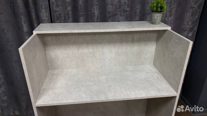 Ресепшен, столик