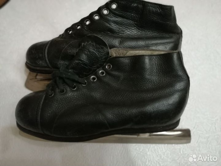 Коньки для мальчика 35 и 38 р