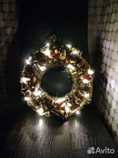 Венок новогодний из пробок (ручная работа)