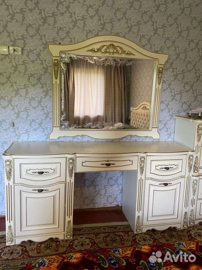 Спальный гарнитур