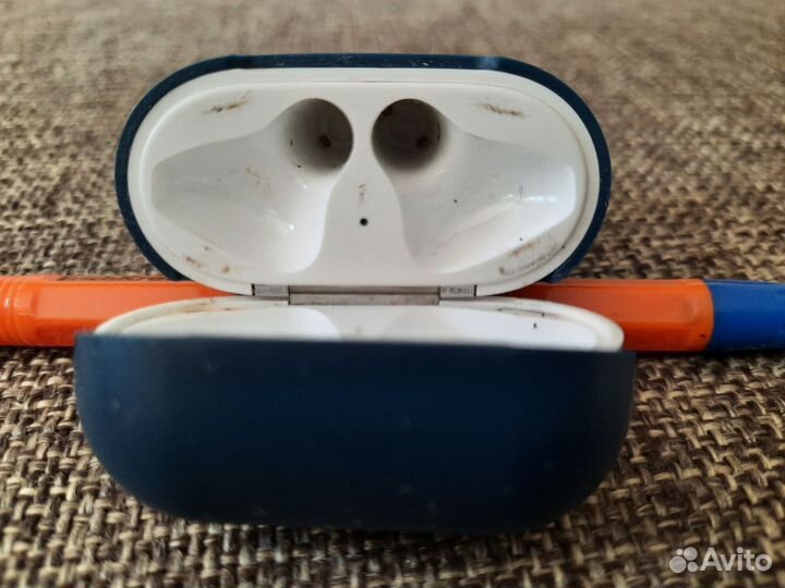 Чехол от наушников apple airpods