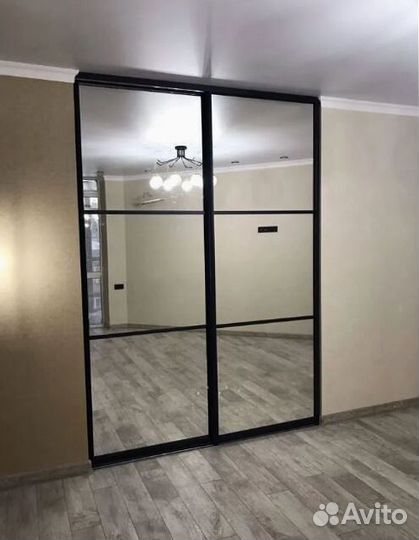 Шкаф на заказ яркого цвета