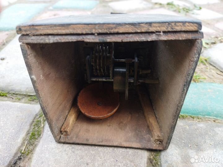 Метроном старинный