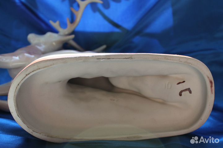 Бегущий олень фарфоровый