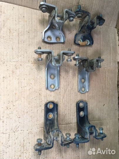 Петли дверей Лансер 9