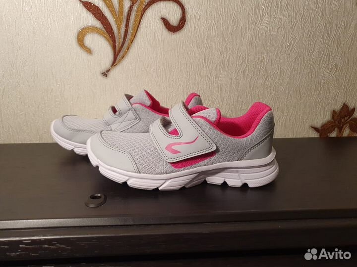 Новые кроссовки для девочки Decathlon р-р 32