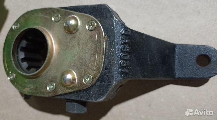 Рычаг регулировочный задний правый 64221-3501136