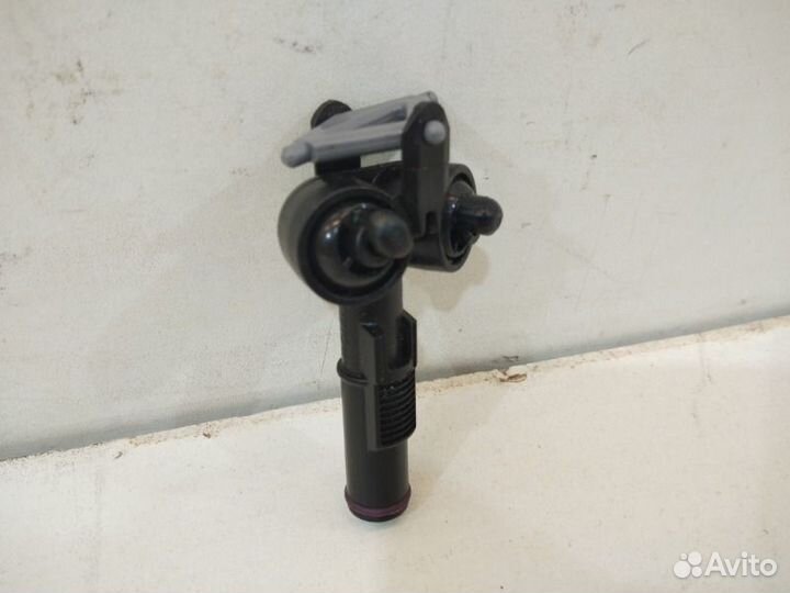 Форсунка омывателя фары передняя правая Skoda