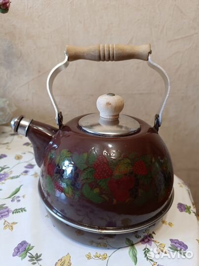 Чайник эмалированный со свистком СССР