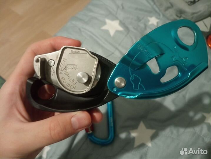 Страховочно-спусковое устройство Petzl Grigri