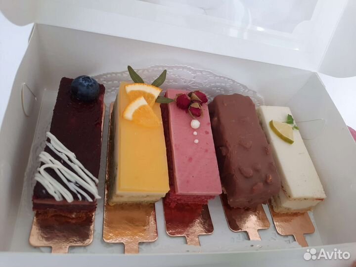 Нарезное пирожное