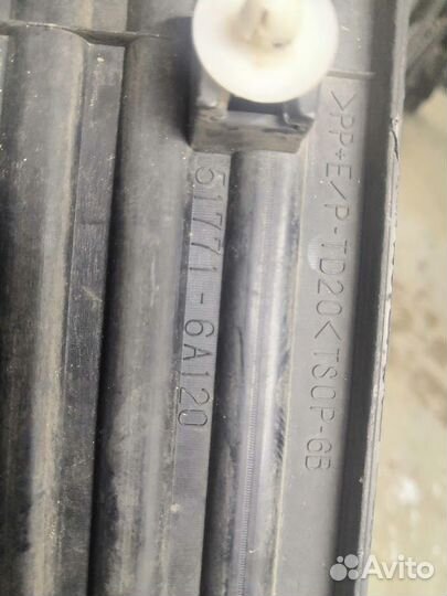 Накладка подножки правой Toyota Land Cruiser 200 R