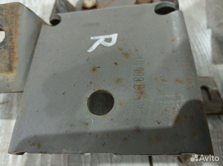 Кронштейн передний правый Mercedes-Benz Actros MP2