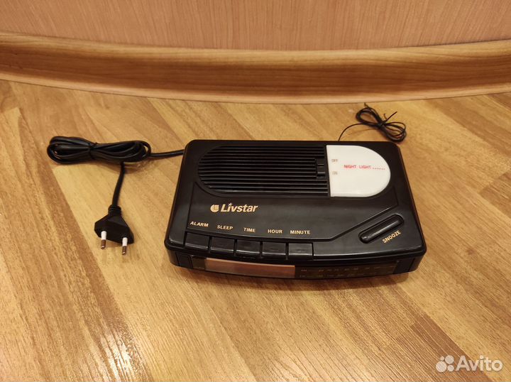 Радиоприемник Livstar с часами и ночником