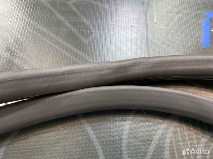 Уплотнитель двери передний Audi A6 C6 BDW 2005