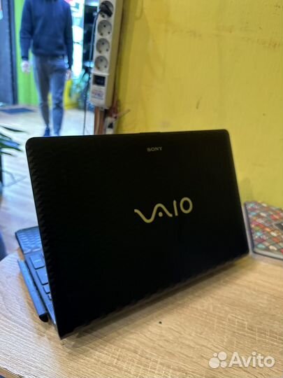 Стильный Sony Vaio 15 Core i3/8/320/1gb/15.6