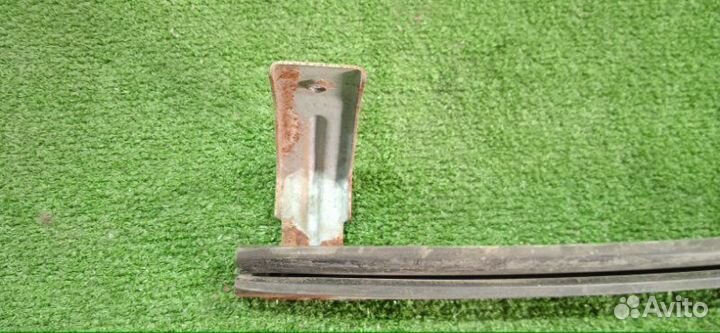 Направляющая стекла задняя правая Nissan Micra