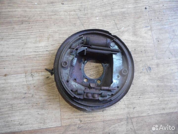 Щит опорный задний левый Opel Astra F 1991-1998