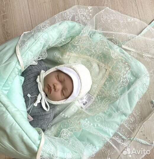 Нарядный кружевной уголок на выписку новые