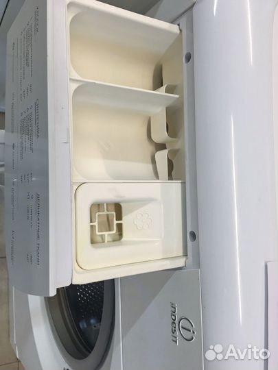 Indesit узкая, 1 год гарантии