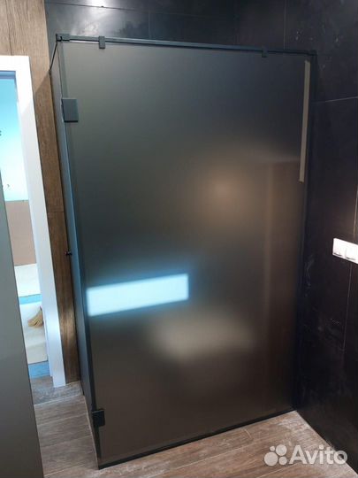 Стеклянные душевые перегородки