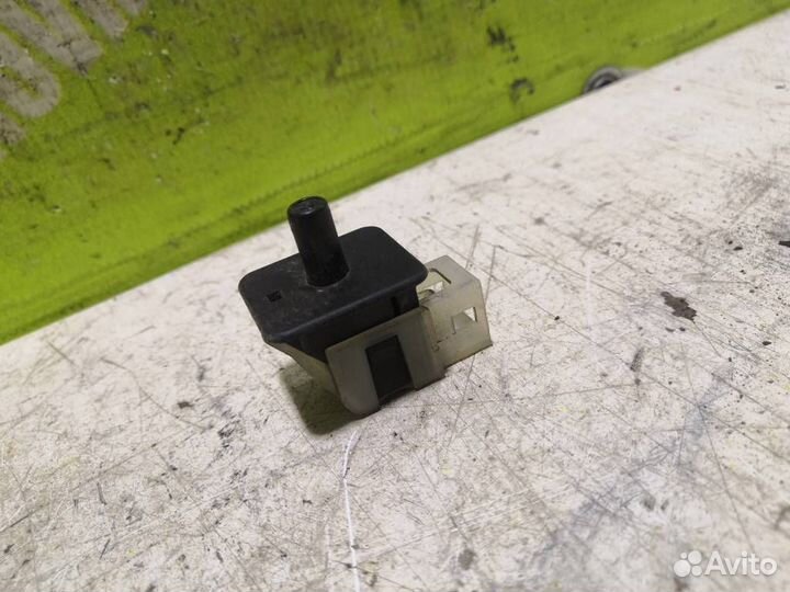 Выключатель концевой Мерседес Бенз 210 Е-класс