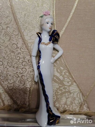 Фарфоровые статуэтки