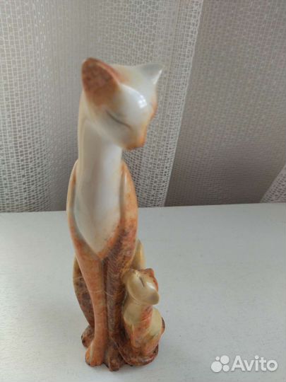 Статуэтка фарфоровая 