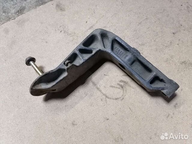 Кронштейн двигателя правый VW T4,VAG 028199207E