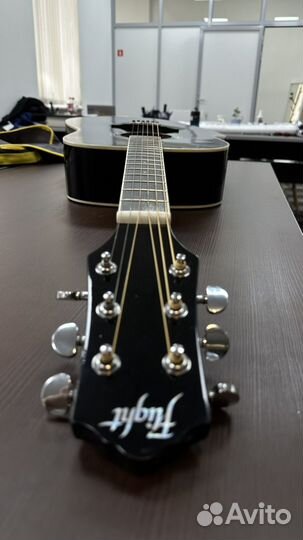 Акустическая гитара