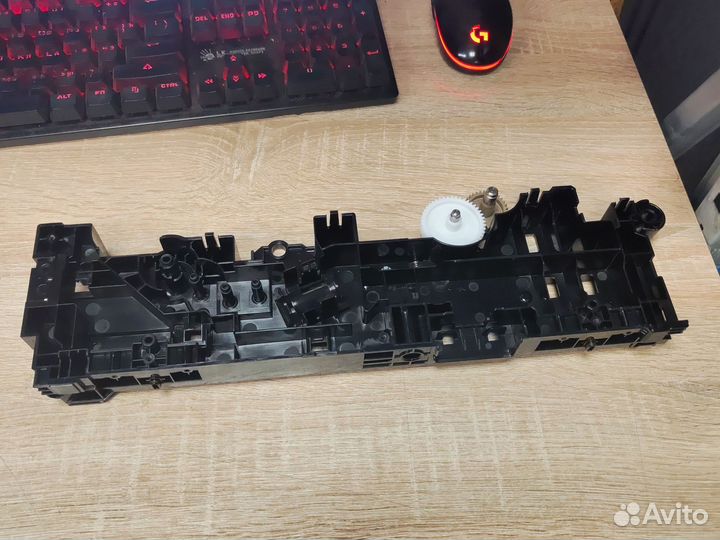 Направляющая правая 302LV02040 kyocera FS-4300