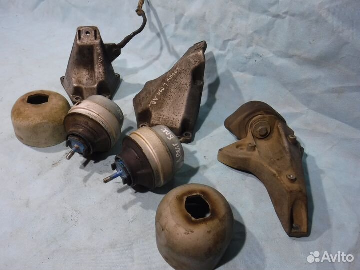 Кронштейн подушки двигателя Audi A6 c5 / Ауди А6