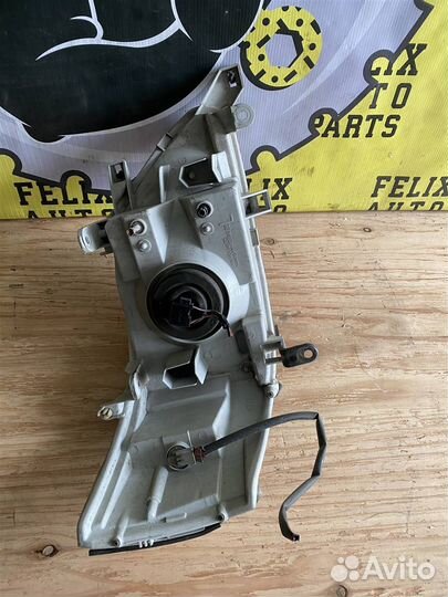 Фара левая Nissan Serena (pnc24) 1999-2005