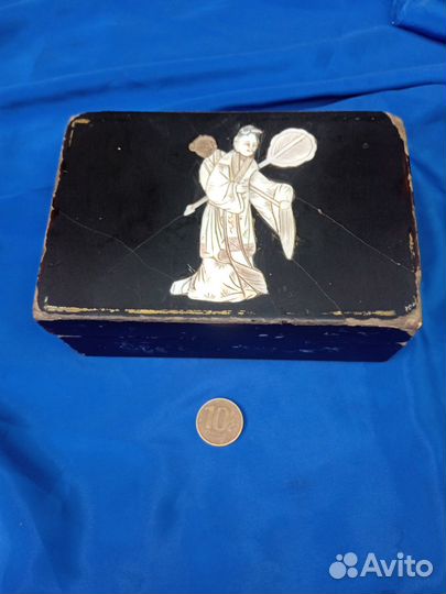 Старинная шкатулка с перламутром