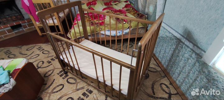 Детская кроватка