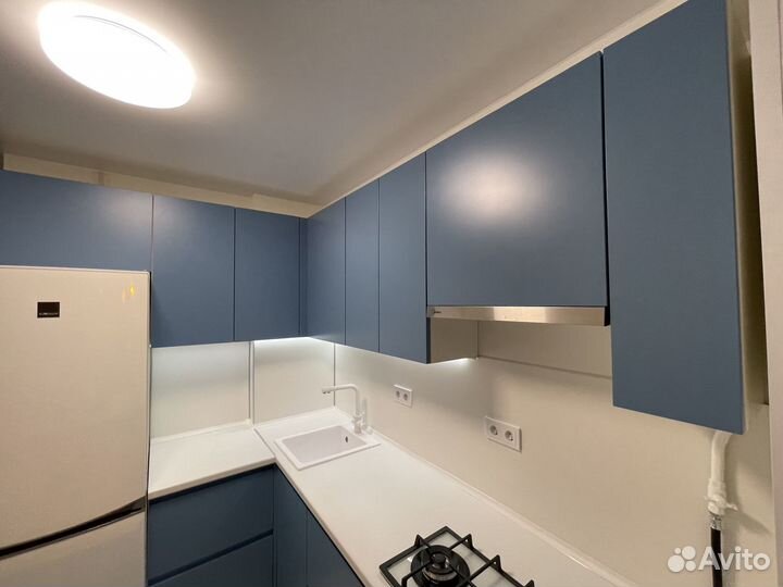 Кухонный гарнитур. Угловая кухня без ручек ксп:251