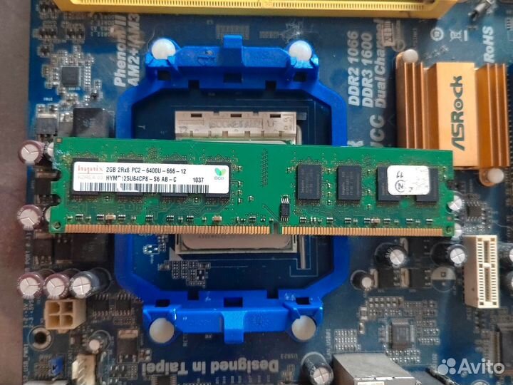 Материнская плата с процессором и памятью