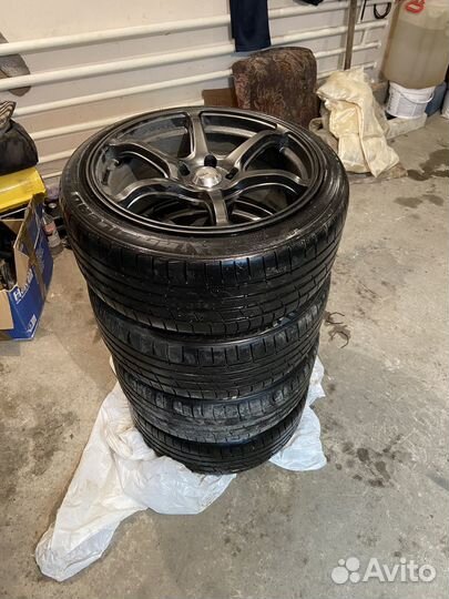 Accelera Beta 215/40 R18