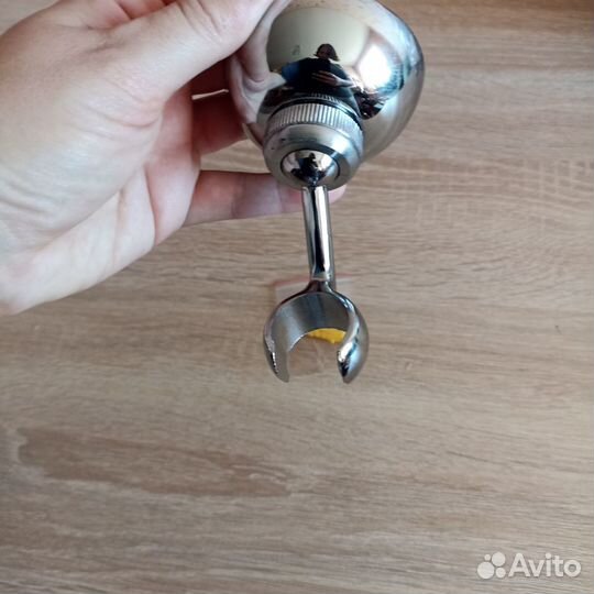 Держатель для лейки душа настенный регулируемый