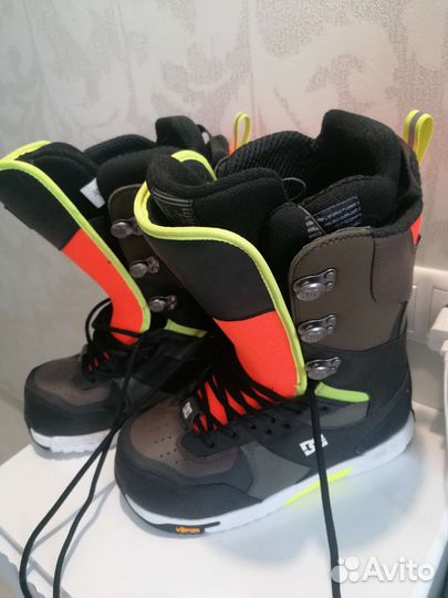 Сноубордические ботинки р. 41-42, новые