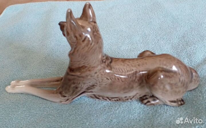 Фарфоровая статуэтка 