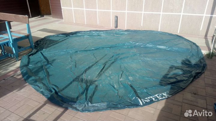 Тент с бассейна