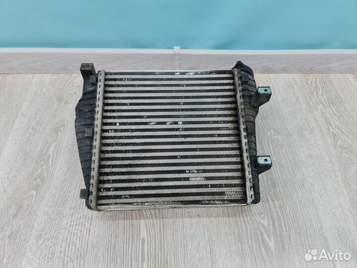 Интеркулер левый Volkswagen Touareg NF 3.0TD