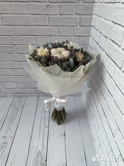 Букет из лаванды и сухоцветов