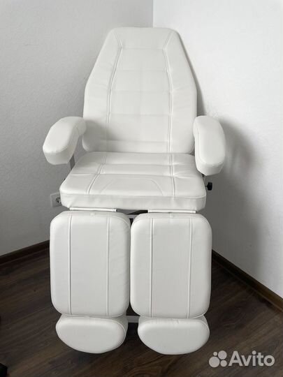 Комплект педикюрный (кресло, этажерка, стул)