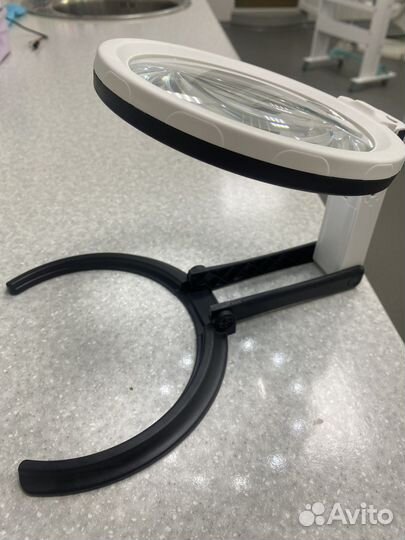 Увеличительное стекло лупа