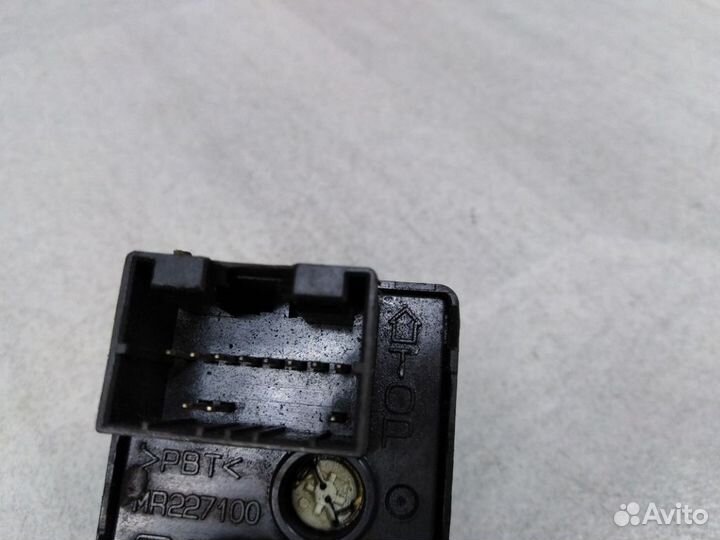 Кнопка регулировки зеркала