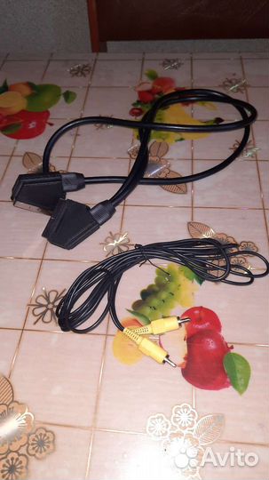 Зарядное устройство и наушники